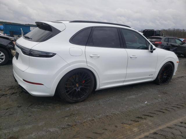 WP1AG2AY2NDA38294 - 2022 PORSCHE CAYENNE GTS WHITE photo 3