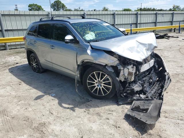 5TDKZRFHXJS541927 - 2018 TOYOTA HIGHLANDER SE Серебристый фото 4