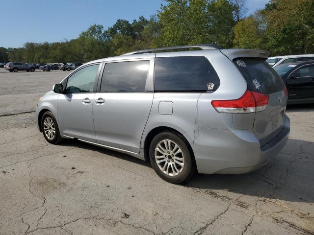 5TDYK3DC4BS071771 - 2011 TOYOTA SIENNA XLE 蓝色 照片 2