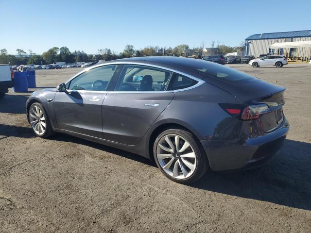 5YJ3E1EB6JF076999 - 2018 TESLA MODEL 3 Сірий фото 2