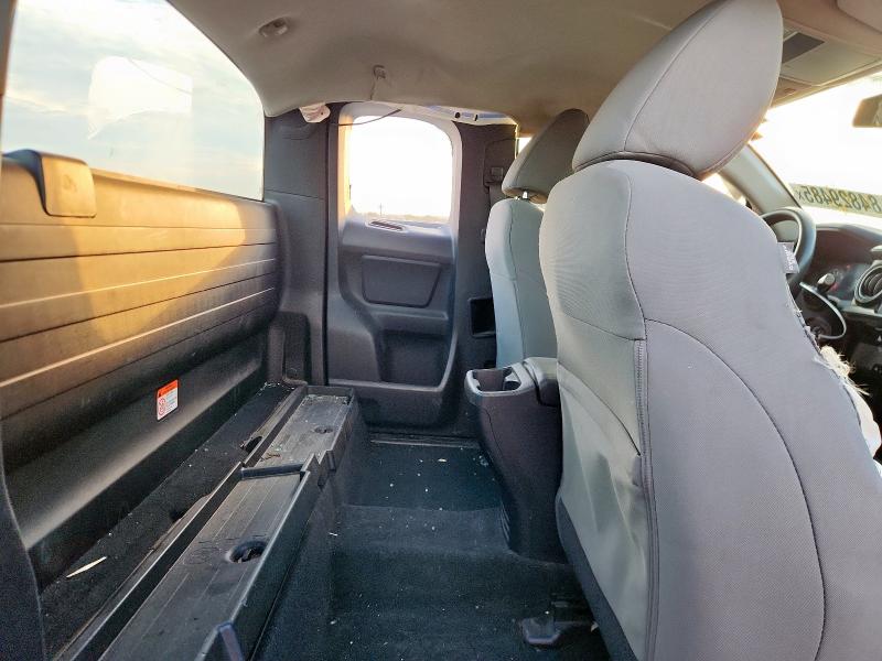 5TFRX5GN3HX079894 - 2017 TOYOTA TACOMA ACCESS CAB Biały zdjęcie 10