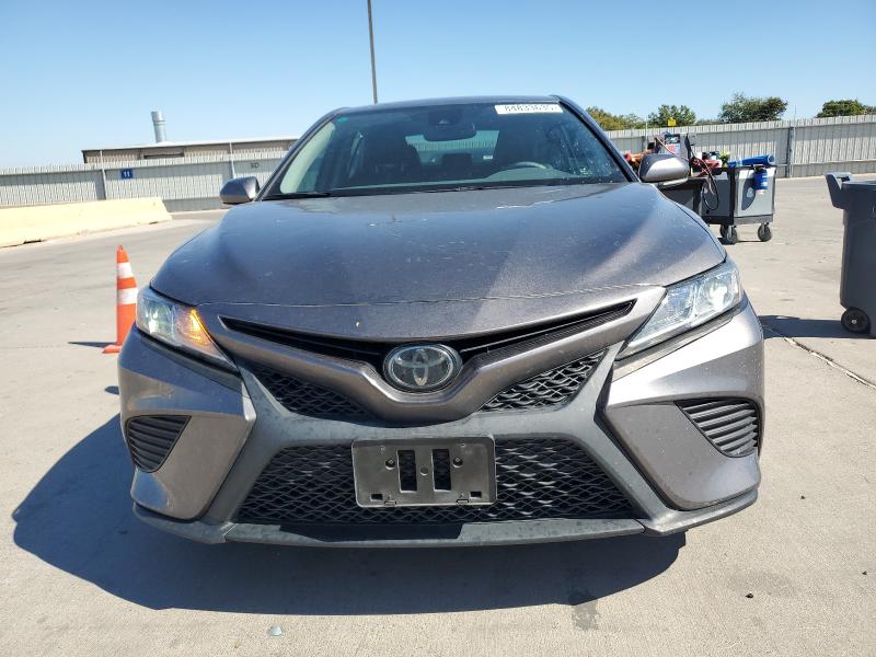 4T1M11AK1LU943740 - 2020 TOYOTA CAMRY SE 石墨色 照片 5