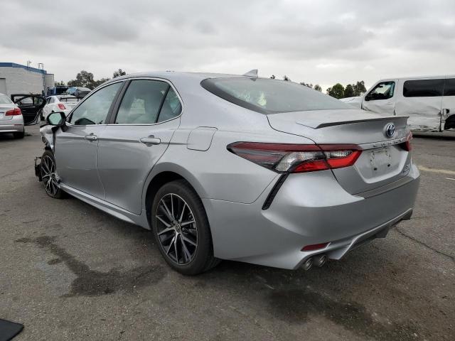 4T1G31AK5PU608624 - 2023 TOYOTA CAMRY SE NIGHT SHADE SILVER photo 2