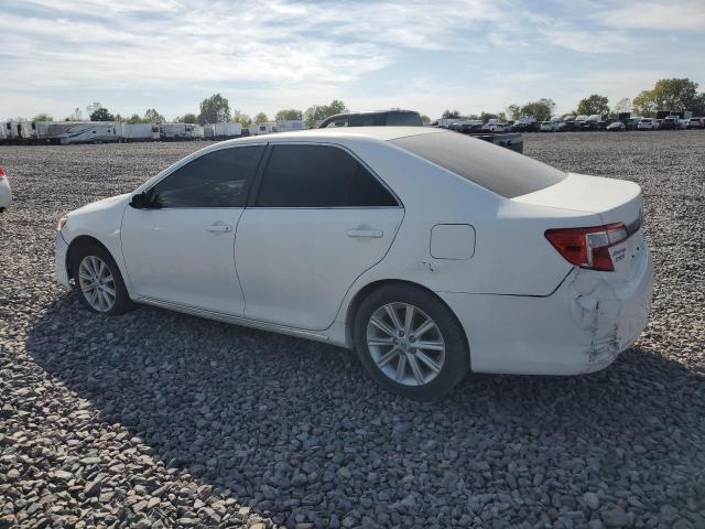 4T1BF1FK0CU556372 - 2012 TOYOTA CAMRY BASE WHITE photo 2