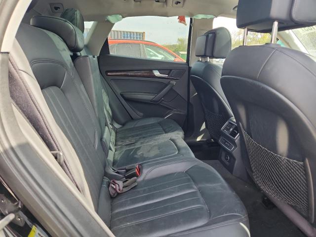 WA1ANAFY2J2005760 - 2018 AUDI Q5 PREMIUM Чорний фото 11