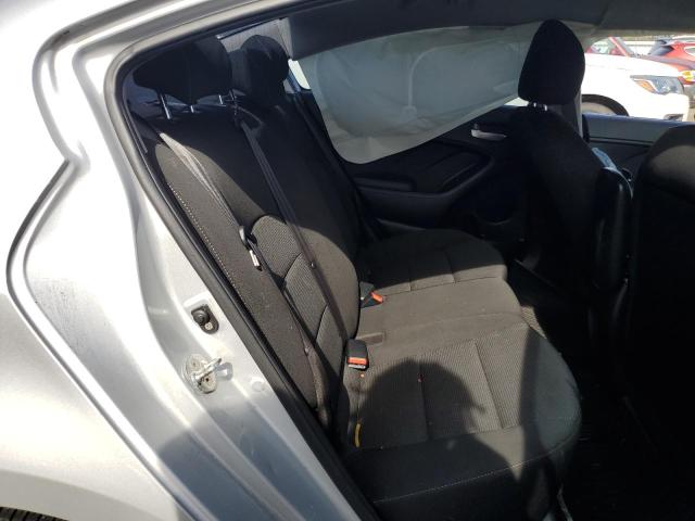 3KPFK4A78JE246486 - 2018 KIA FORTE LX ვერცხლისფერი ფოტო 10