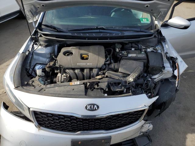 3KPFK4A78JE246486 - 2018 KIA FORTE LX ვერცხლისფერი ფოტო 11