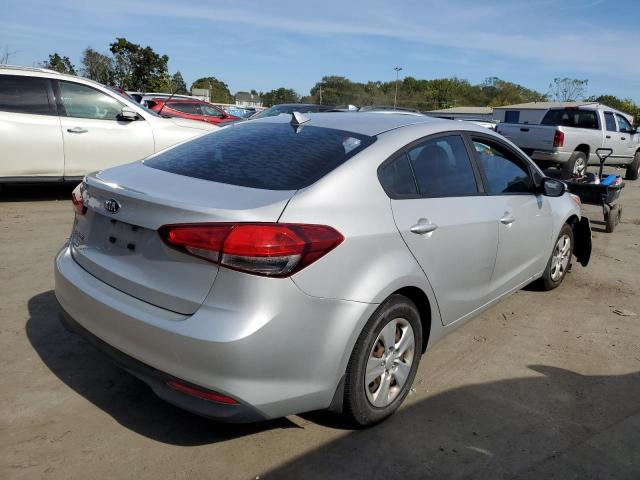 3KPFK4A78JE246486 - 2018 KIA FORTE LX ვერცხლისფერი ფოტო 3