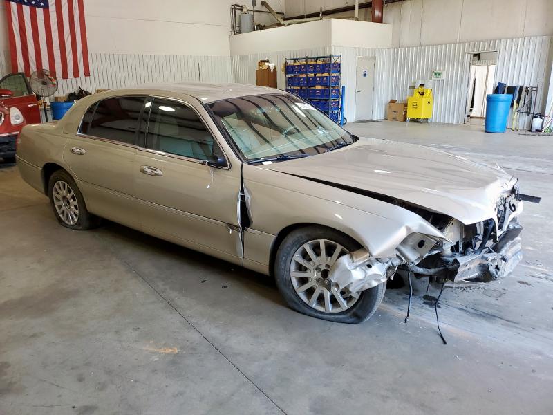 1LNHM81W47Y625162 - 2007 LINCOLN TOWN CAR SIGNATURE TAN photo 4