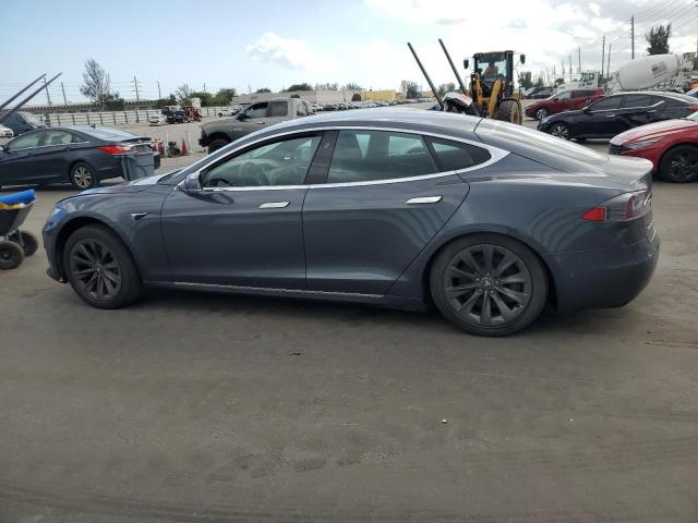 5YJSA1E25JF266588 - 2018 TESLA MODEL S GRAY photo 2