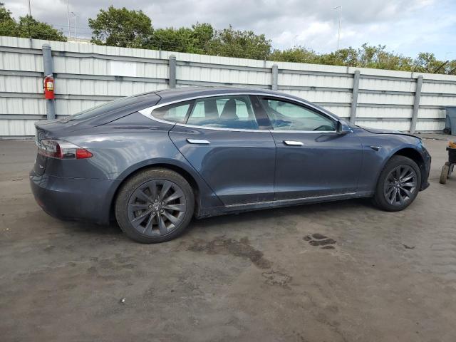 5YJSA1E25JF266588 - 2018 TESLA MODEL S GRAY photo 3