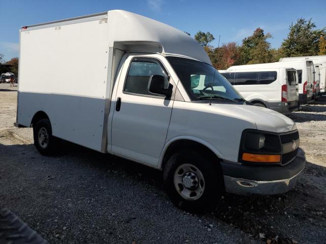 1GB3G2AG2A1107390 - 2010 CHEVROLET EXPRESS G3 WHITE photo 4