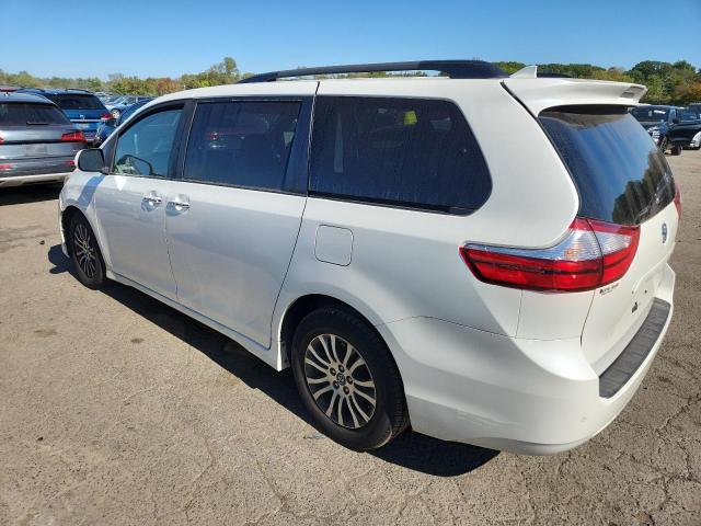 5TDYZ3DC4JS954246 - 2018 TOYOTA SIENNA XLE Ақ фото 2