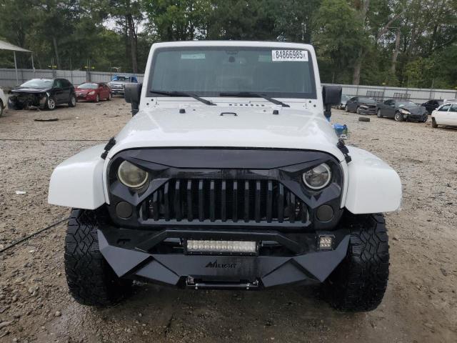 1C4BJWEG8GL243157 - 2016 JEEP WRANGLER U SAHARA 白色 照片 5