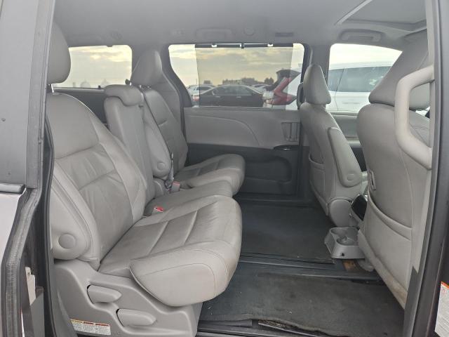 5TDYK3DC0FS635339 - 2015 TOYOTA SIENNA XLE GRAY photo 11