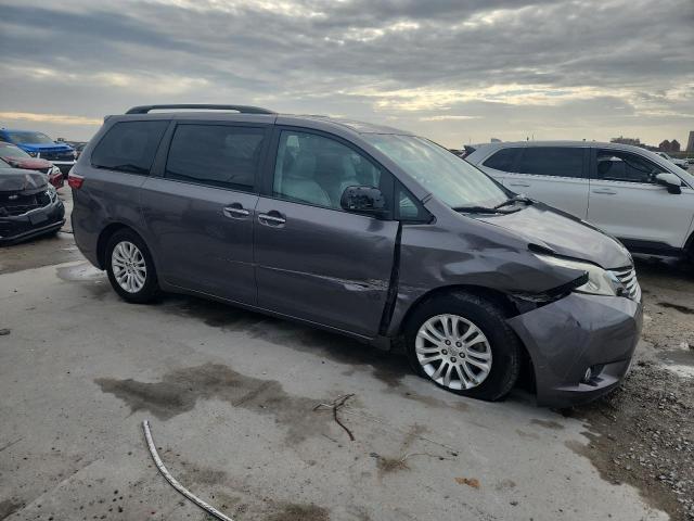 5TDYK3DC0FS635339 - 2015 TOYOTA SIENNA XLE GRAY photo 4
