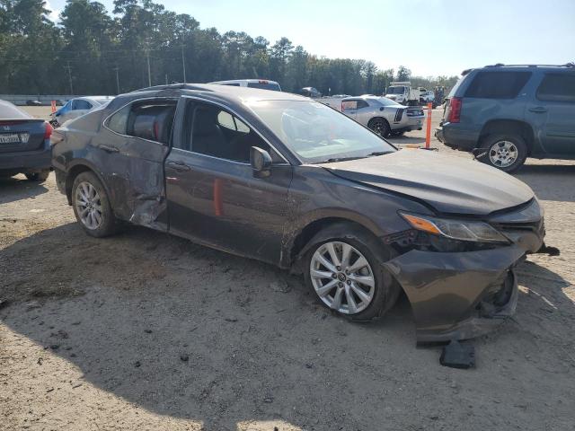 4T1B11HK1JU566921 - 2018 TOYOTA CAMRY L Grau Foto 4