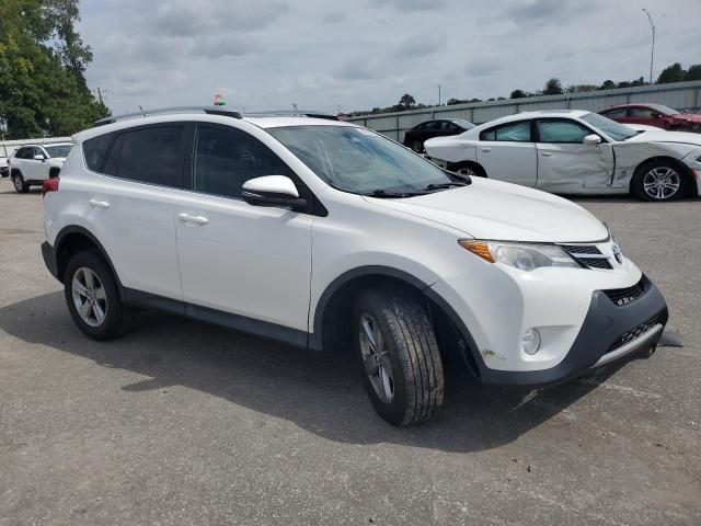 2T3WFREV8FW157345 - 2015 TOYOTA RAV4 XLE WHITE photo 4