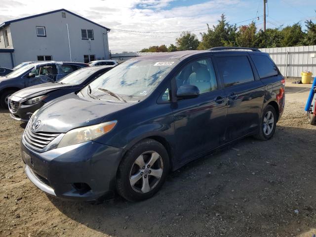 2011 TOYOTA SIENNA LE, 