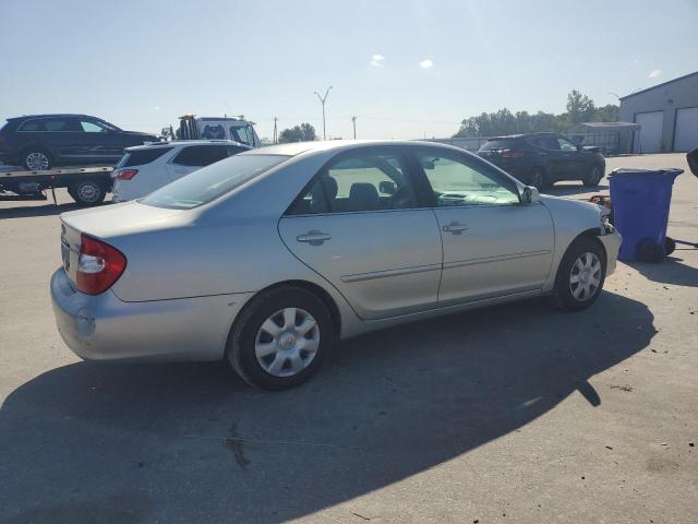 4T1BE32K92U065642 - 2002 TOYOTA CAMRY LE 银色 照片 3