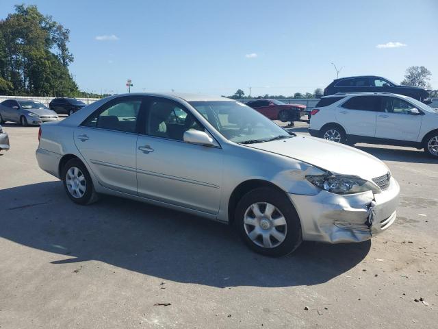 4T1BE32K92U065642 - 2002 TOYOTA CAMRY LE 银色 照片 4