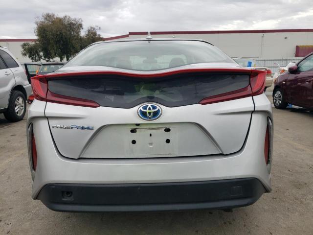 JTDKARFP2H3041318 - 2017 TOYOTA PRIUS PRIM 银色 照片 6