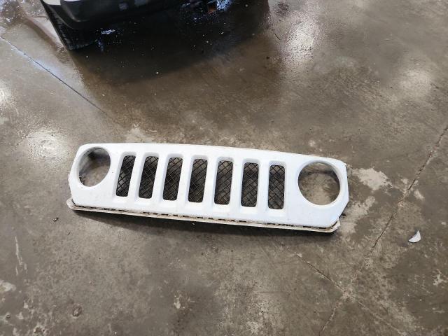 1C4NJPBA8FD409804 - 2015 JEEP PATRIOT SPORT WHITE photo 13