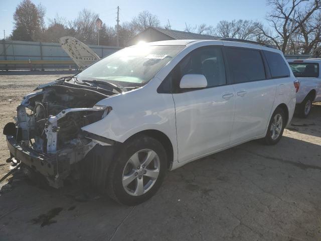 2017 TOYOTA SIENNA LE, 