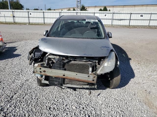 3N1CN7AP7CL943886 - 2012 NISSAN VERSA S فضي صورة 5