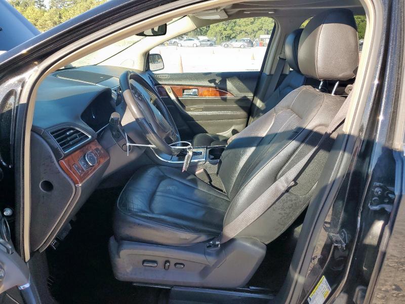 2LMDJ6JK2DBL21771 - 2013 LINCOLN MKX Schwarz Foto 7