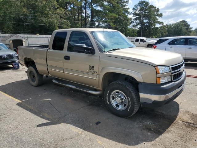 1GCHC29U46E282411 - 2006 CHEVROLET SILVERADO C2500 HEAVY DUTY TAN photo 4