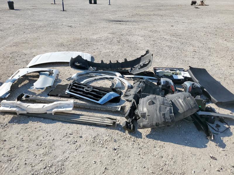 JN8AY2CC2P9181207 - 2023 NISSAN ARMADA PLATINUM Weiß Foto 13