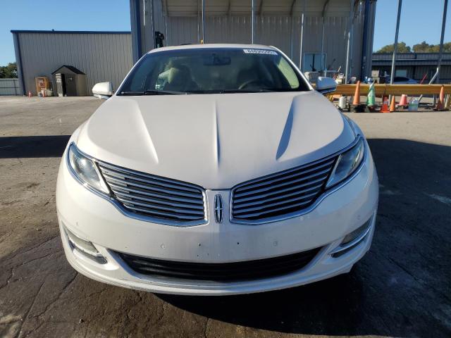3LN6L2JKXGR631793 - 2016 LINCOLN MKZ WHITE photo 5