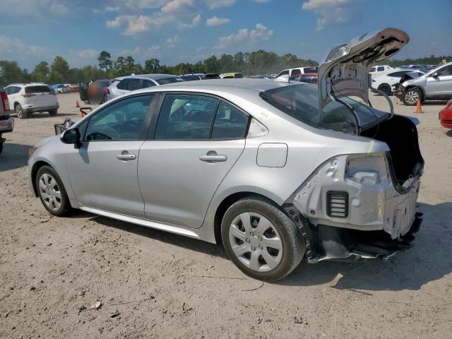 5YFEPMAE2NP299376 - 2022 TOYOTA COROLLA LE SILVER photo 2