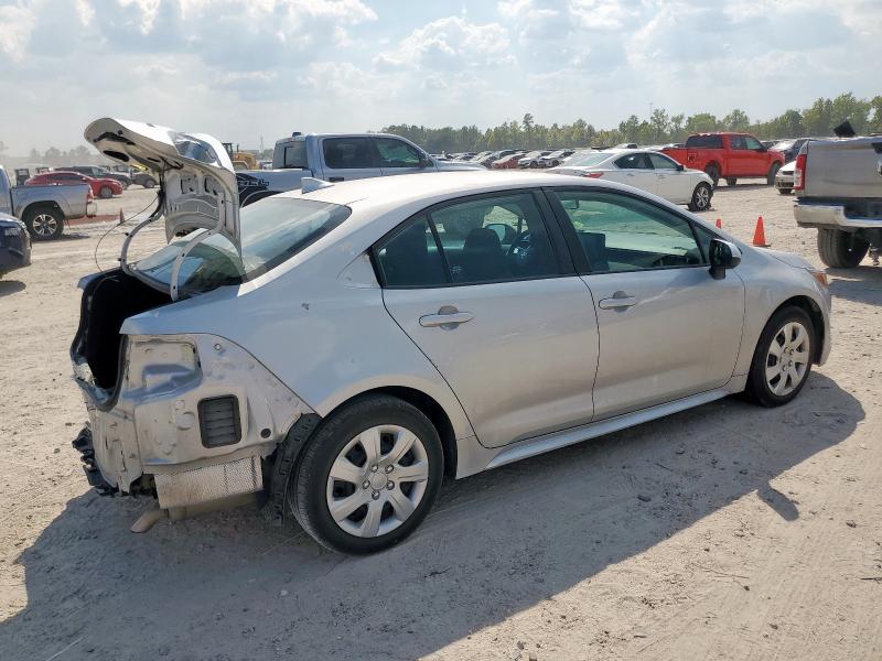 5YFEPMAE2NP299376 - 2022 TOYOTA COROLLA LE SILVER photo 3