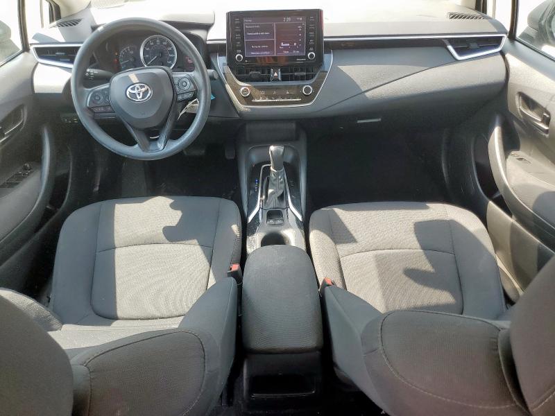 5YFEPMAE2NP299376 - 2022 TOYOTA COROLLA LE SILVER photo 8