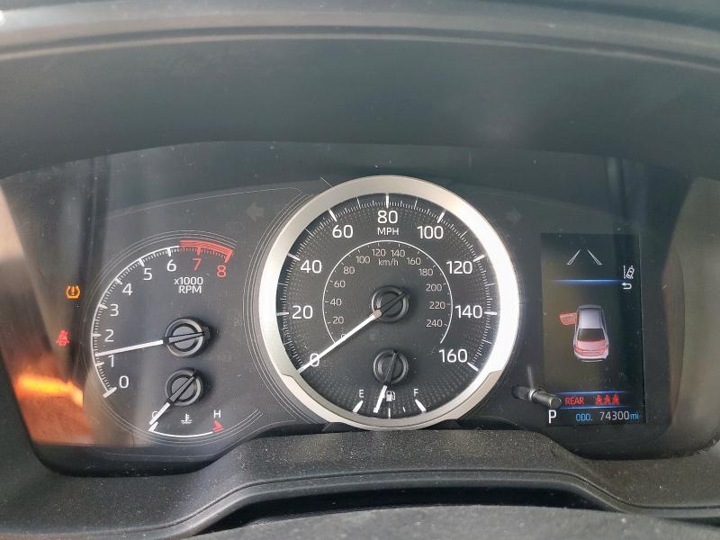 5YFEPMAE2NP299376 - 2022 TOYOTA COROLLA LE SILVER photo 9