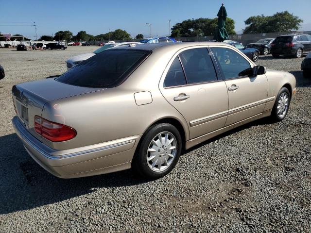 WDBJF65J41B218728 - 2001 MERCEDES-BENZ E 320 Золотий фото 3