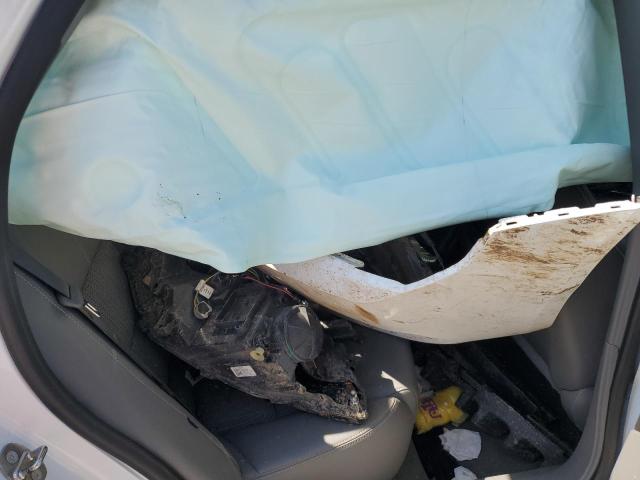 2G1105S38J9111887 - 2018 CHEVROLET IMPALA LT WHITE photo 10