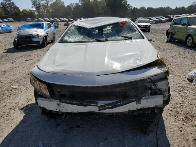 2G1105S38J9111887 - 2018 CHEVROLET IMPALA LT WHITE photo 5