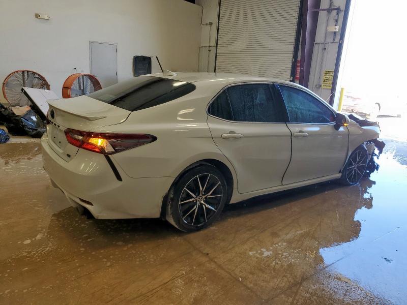4T1G11AK0RU213842 - 2024 TOYOTA CAMRY SE NIGHT SHADE WHITE photo 3