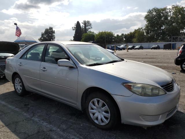 4T1BE32K05U404244 - 2005 TOYOTA CAMRY LE ნაცრისფერი ფოტო 4