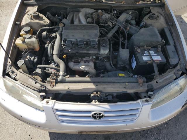 4T1BF22KXWU069518 - 1998 TOYOTA CAMRY CE SILVER photo 11