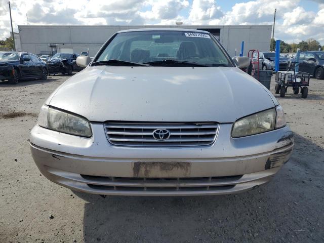 4T1BF22KXWU069518 - 1998 TOYOTA CAMRY CE SILVER photo 5