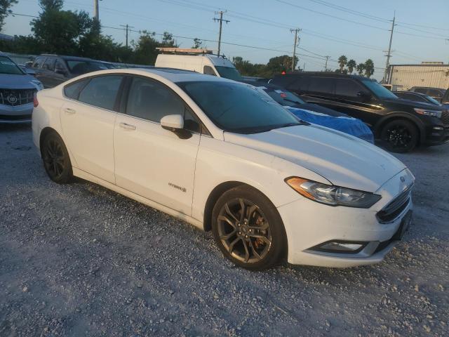 3FA6P0LU9JR138261 - 2018 FORD FUSION SE HYBRID WHITE photo 4