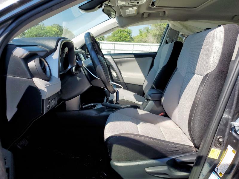 JTMRJREVXJD218017 - 2018 TOYOTA RAV4 HV LE Boz foto 7