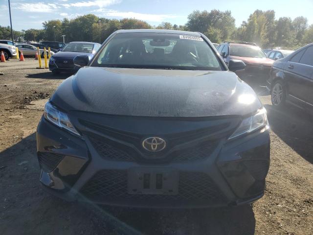 4T1B11HK2JU555605 - 2018 TOYOTA CAMRY L BLACK photo 5