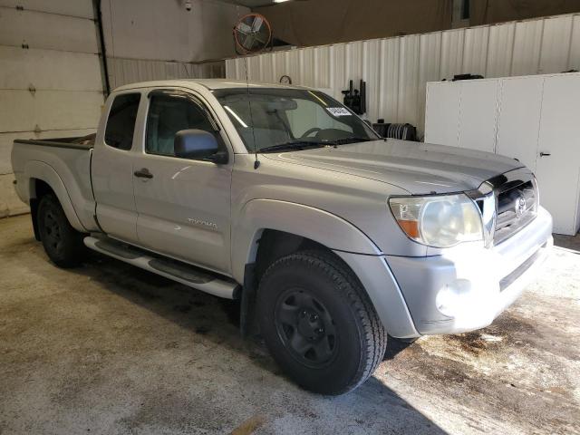 5TEUU4EN8AZ704725 - 2010 TOYT TACOMA ACCESS CAB Silber Foto 4