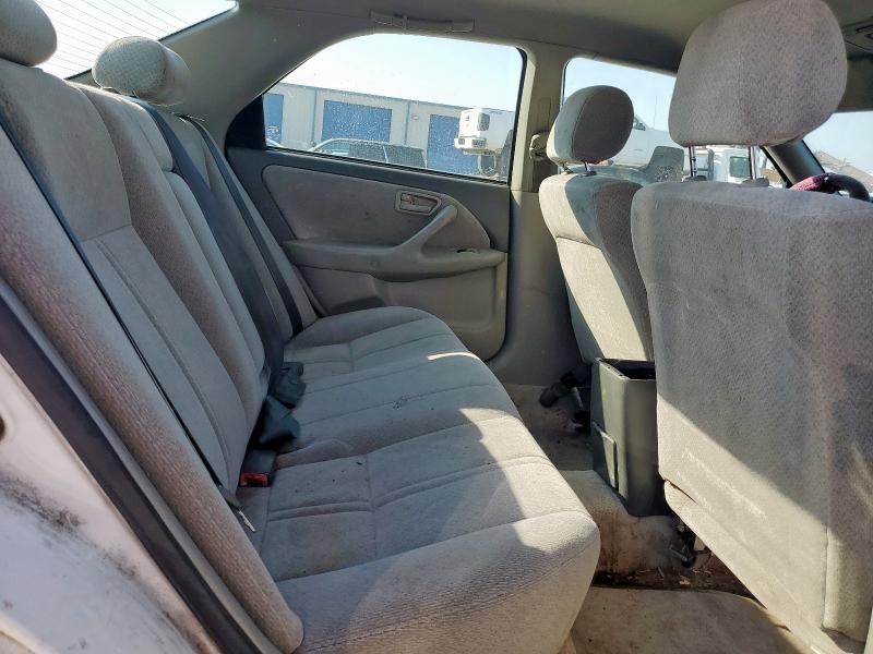 JT2BG22K810545789 - 2001 TOYOTA CAMRY CE WHITE photo 10