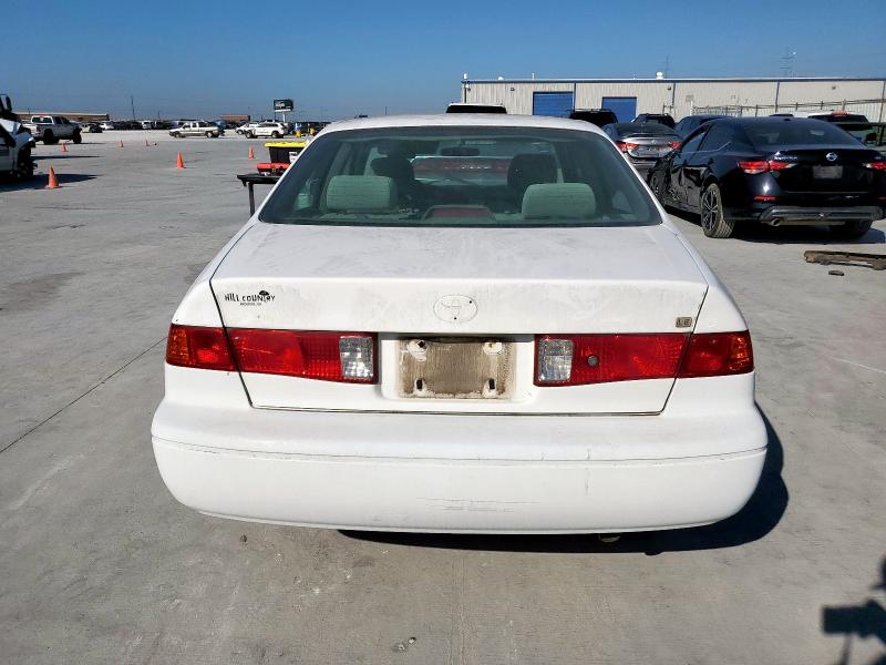 JT2BG22K810545789 - 2001 TOYOTA CAMRY CE WHITE photo 6